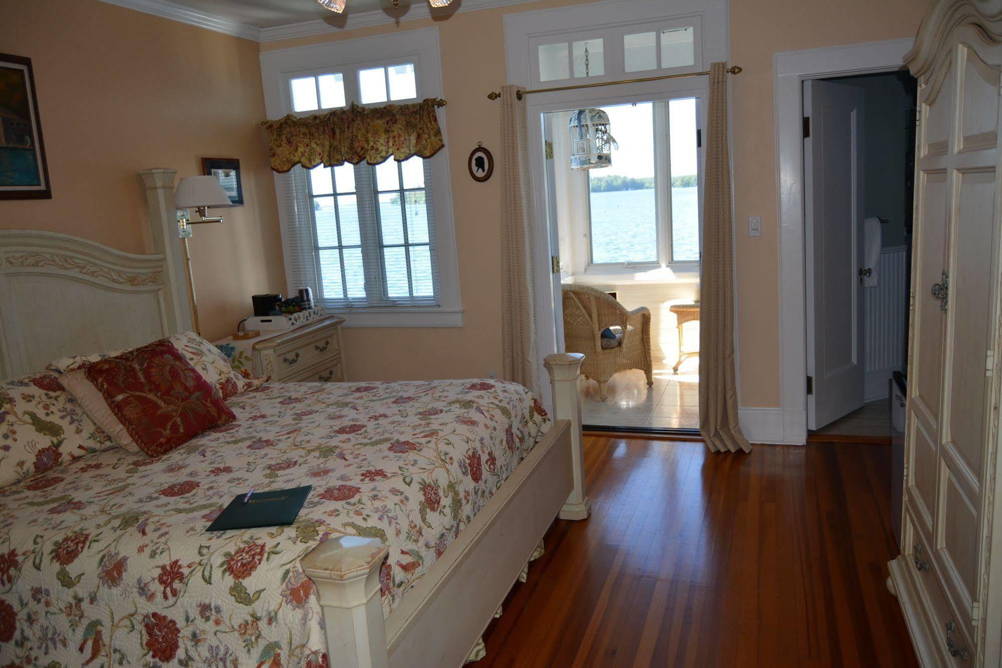 Lake George Boathouse Waterfront Lodging Bolton Landing Esterno foto