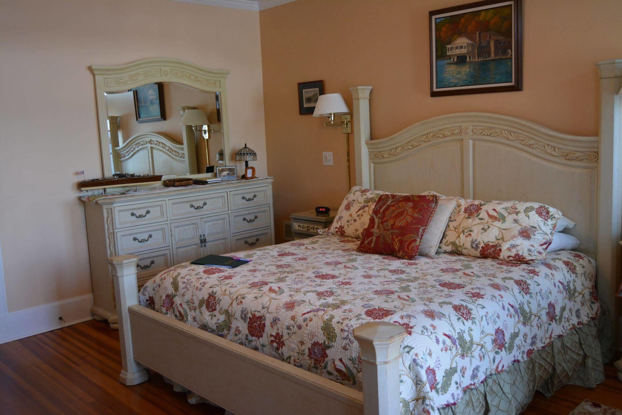 Lake George Boathouse Waterfront Lodging Bolton Landing Esterno foto